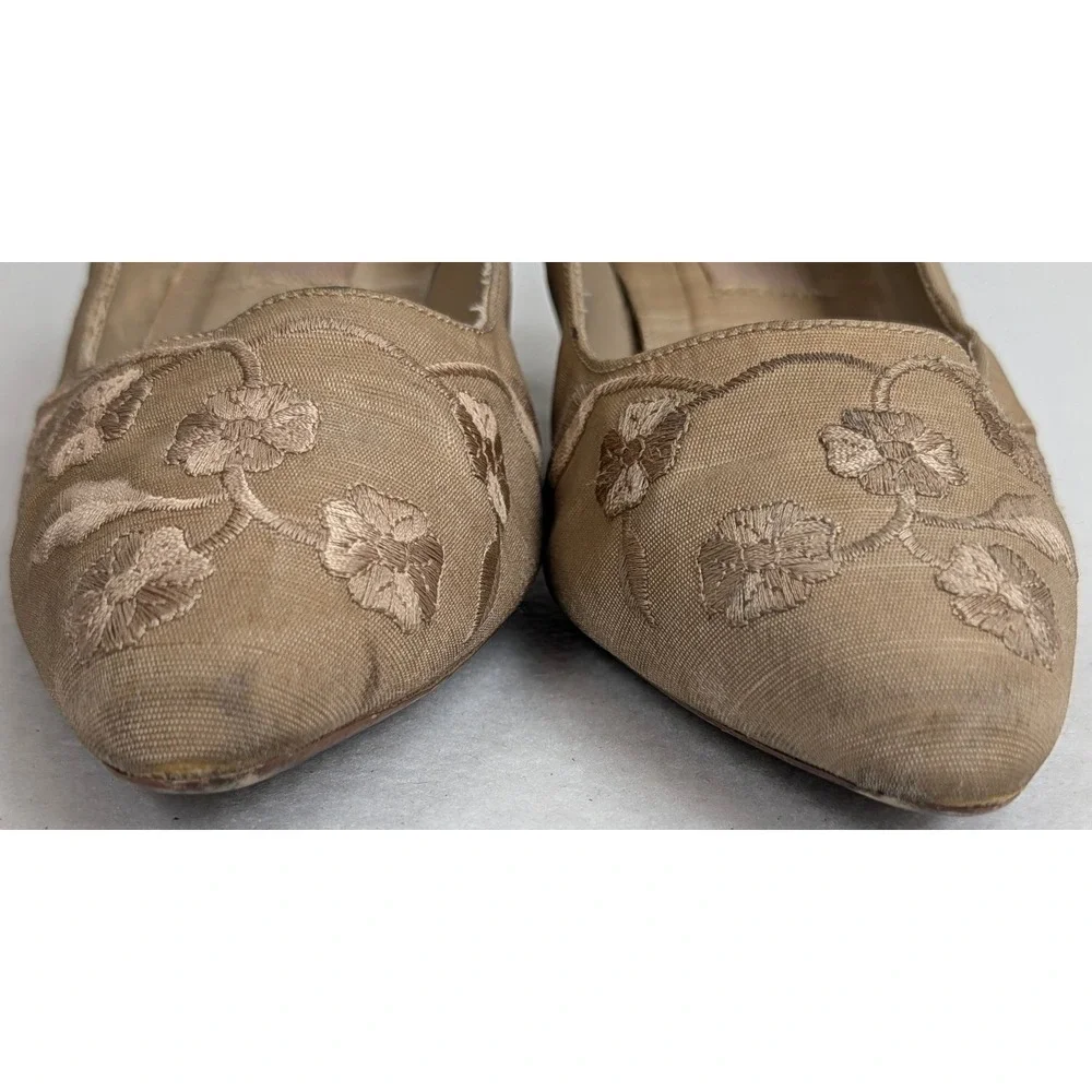 Premiere Collection Women 6.5W Champagne Floral Embroidered Kitten Heels